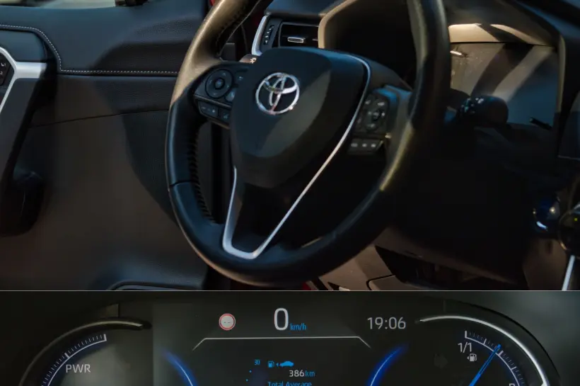Toyota RAV 4 2.5L Hybrid Luxury AWD-i picture 2058 - CrediRent Toyota RAV 4 2.5L Hybrid Luxury AWD-i picture 2058
