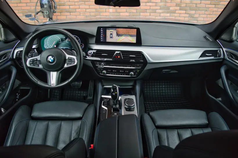 BMW 530 D xDrive M-Pack голяма снимка 1638 - CrediRent BMW 530 D xDrive M-Pack голяма снимка 1638