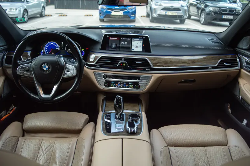 BMW 750 i xDrive büyük resim 1983 - CrediRent BMW 750 i xDrive büyük resim 1983