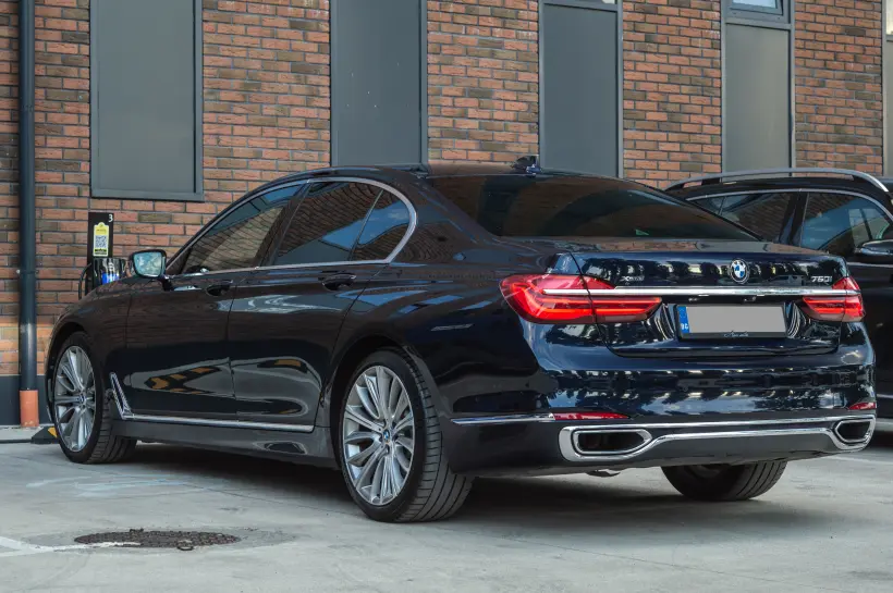 BMW 750 i xDrive büyük resim 1985 - CrediRent BMW 750 i xDrive büyük resim 1985