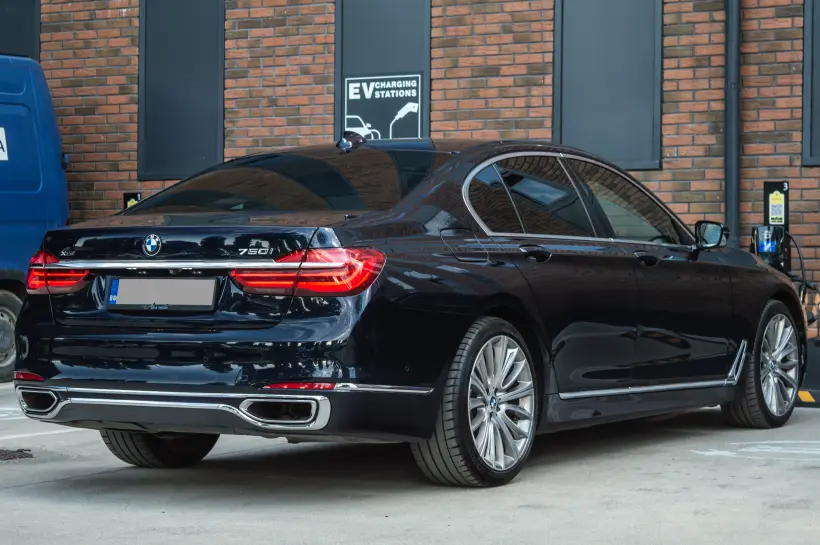 BMW 750 i xDrive büyük resim 1986 - CrediRent BMW 750 i xDrive büyük resim 1986