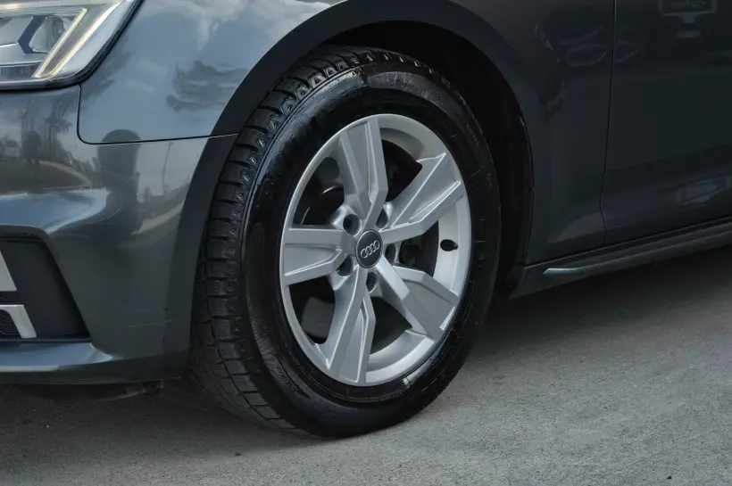 Audi A4 2.0 TDI голяма снимка 1621 - CrediRent Audi A4 2.0 TDI голяма снимка 1621