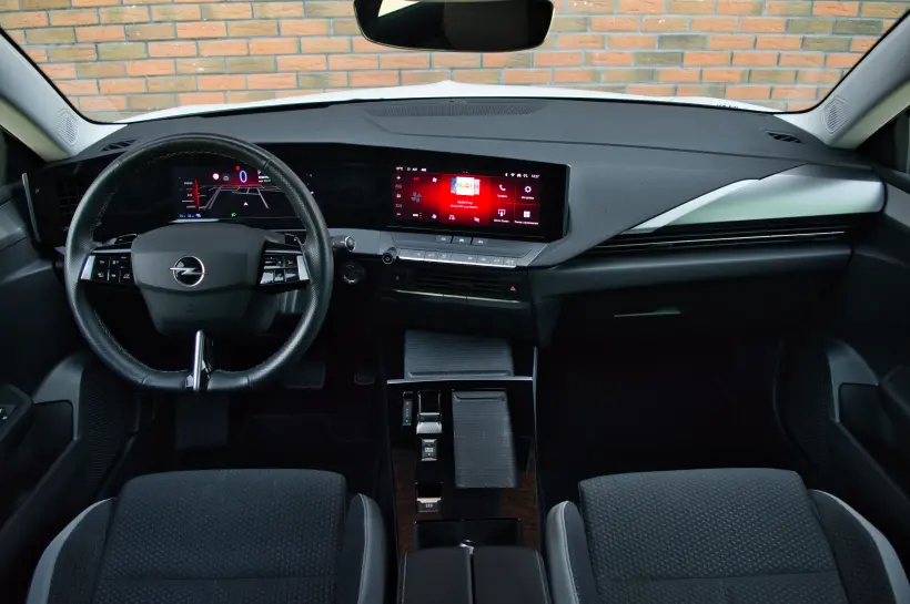 Opel Astra L 1.6 Turbo Plug-in Hybrid голяма снимка 1538 - CrediRent Opel Astra L 1.6 Turbo Plug-in Hybrid голяма снимка 1538