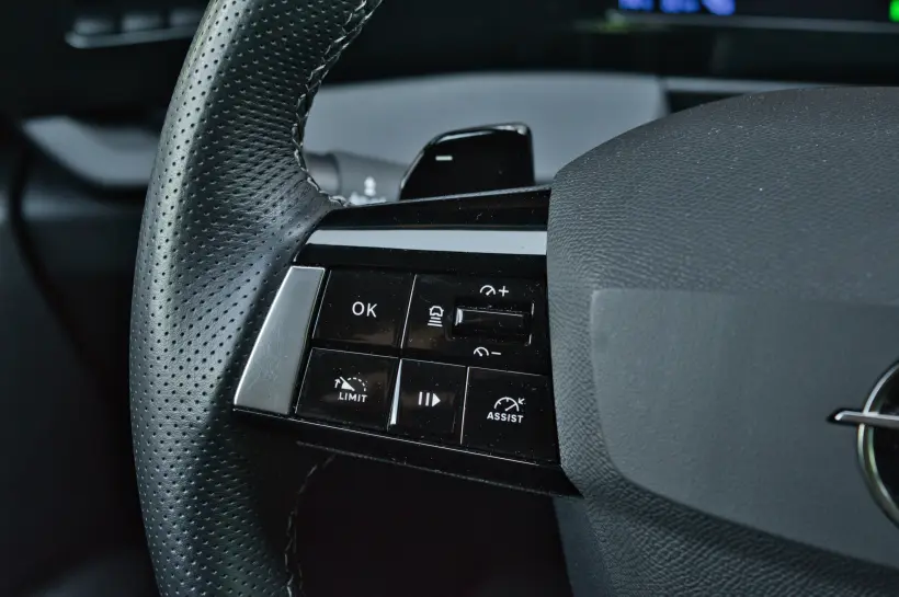 Opel Astra L 1.6 Turbo Plug-in Hybrid голяма снимка 1544 - CrediRent Opel Astra L 1.6 Turbo Plug-in Hybrid голяма снимка 1544