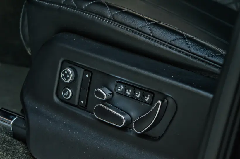 Bentley Bentayga W12 6.0 FULL голяма снимка 383 - CrediRent Bentley Bentayga W12 6.0 FULL голяма снимка 383