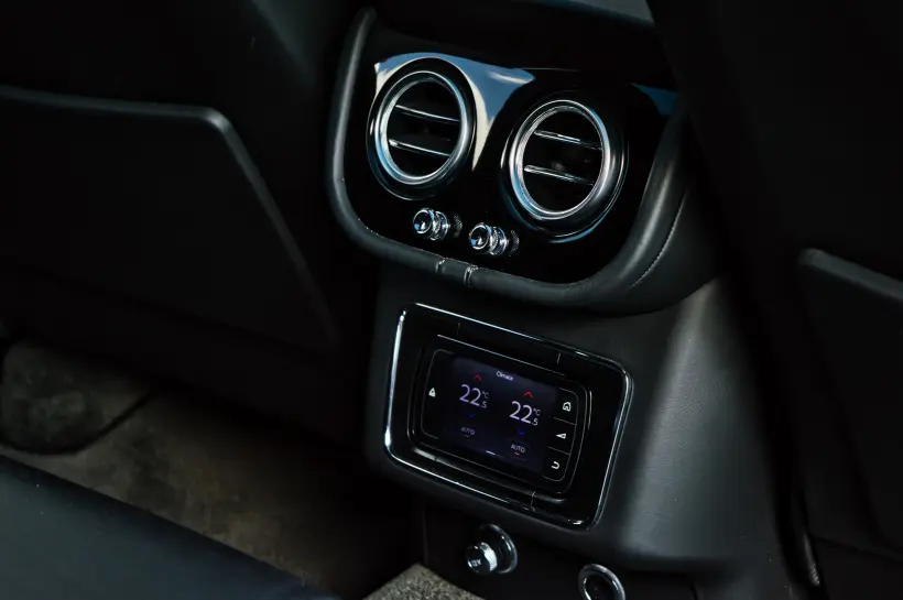 Bentley Bentayga W12 6.0 FULL голяма снимка 386 - CrediRent Bentley Bentayga W12 6.0 FULL голяма снимка 386