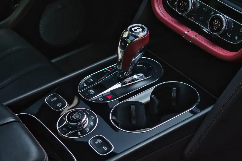 Bentley Bentayga W12 6.0 голяма снимка 1842 - CrediRent Bentley Bentayga W12 6.0 голяма снимка 1842