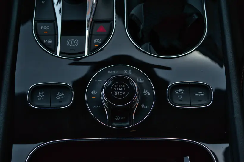 Bentley Bentayga W12 6.0 голяма снимка 1844 - CrediRent Bentley Bentayga W12 6.0 голяма снимка 1844