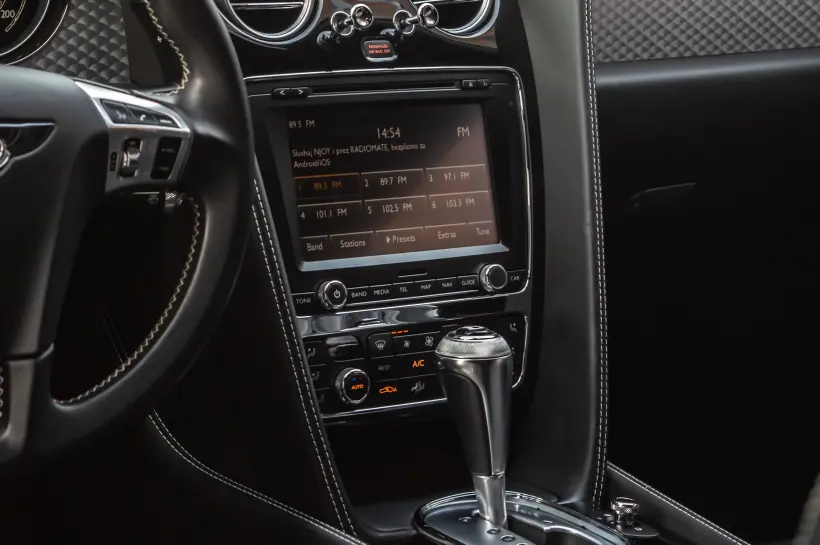 Bentley Continental GT 4.0 V8 Mulliner голяма снимка 438 - CrediRent Bentley Continental GT 4.0 V8 Mulliner голяма снимка 438