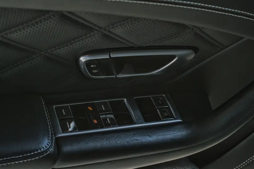 Bentley Continental GT 4.0 V8 голяма снимка 414 - CrediRent Bentley Continental GT 4.0 V8 голяма снимка 414