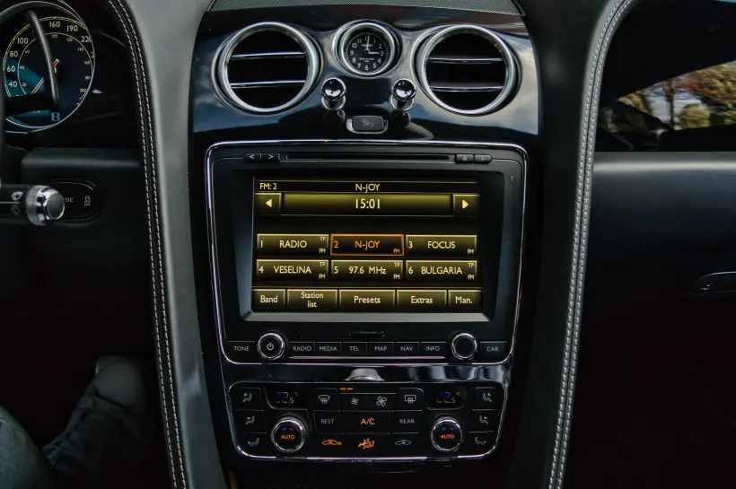 Bentley Continental GT 4.0 V8 голяма снимка 415 - CrediRent Bentley Continental GT 4.0 V8 голяма снимка 415