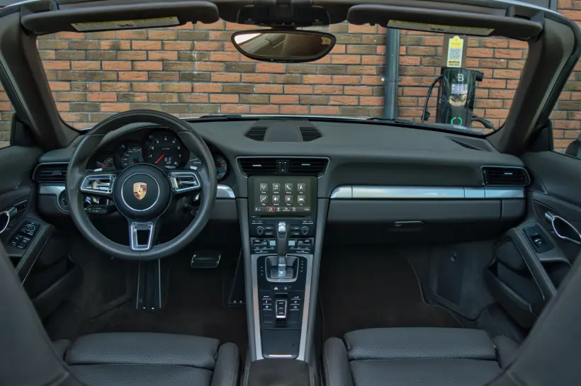 Porsche 911 Carrera 991.2 голяма снимка 1762 - CrediRent Porsche 911 Carrera 991.2 голяма снимка 1762