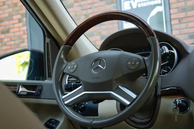 Mercedes GL 550 4Matic голяма снимка 1066 - CrediRent Mercedes GL 550 4Matic голяма снимка 1066
