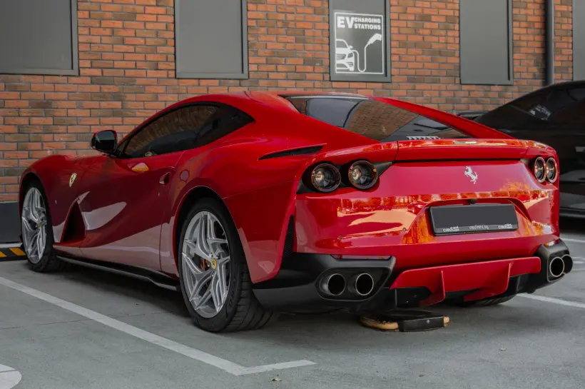 Ferrari 812 Superfast / Novitec / Carbon голяма снимка 1899 - CrediRent Ferrari 812 Superfast / Novitec / Carbon голяма снимка 1899