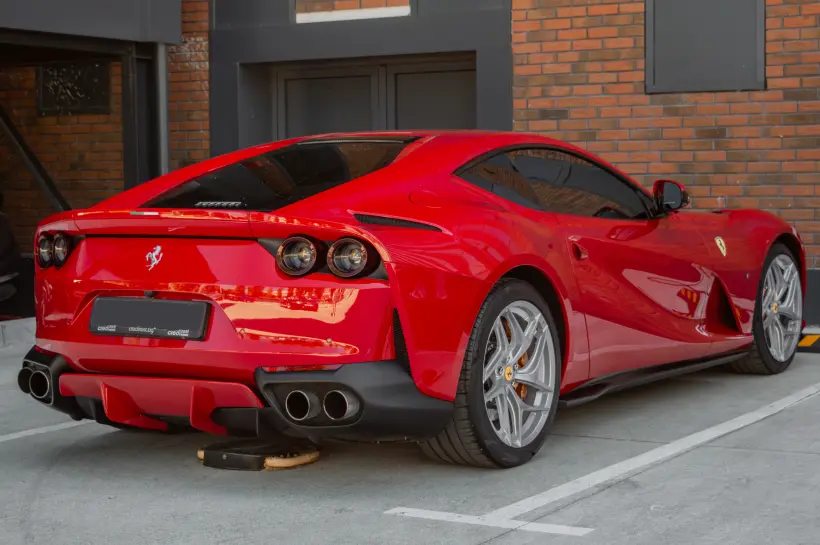 Ferrari 812 Superfast / Novitec / Carbon голяма снимка 1900 - CrediRent Ferrari 812 Superfast / Novitec / Carbon голяма снимка 1900