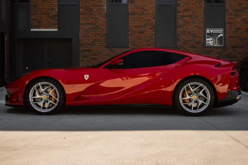 Ferrari 812 Superfast / Novitec / Carbon голяма снимка 1902 - CrediRent Ferrari 812 Superfast / Novitec / Carbon голяма снимка 1902