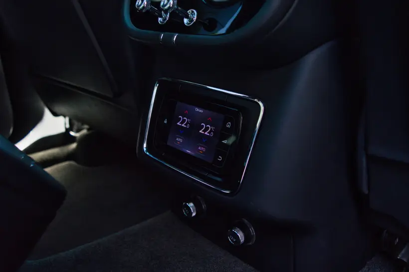 Bentley Bentayga W12 6.0 голяма снимка 852 - CrediRent Bentley Bentayga W12 6.0 голяма снимка 852