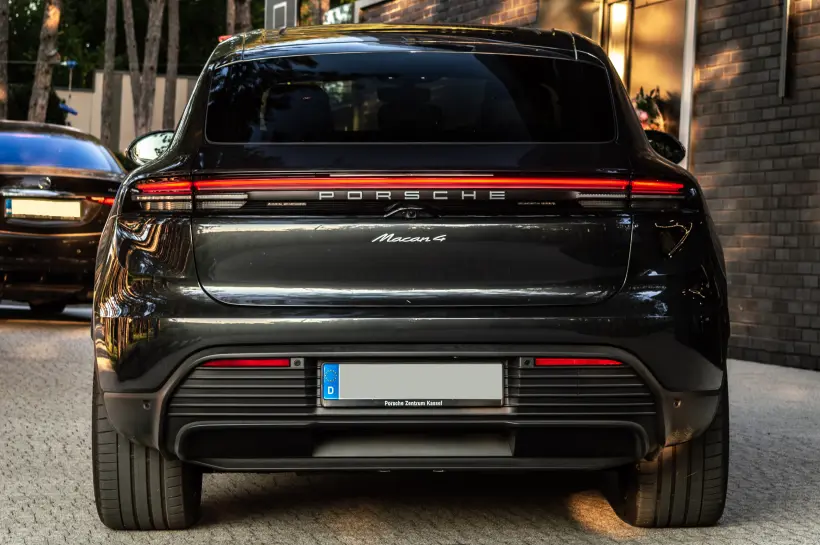 Porsche Macan 4 Electric / PASM / Pano / Matrix LED голяма снимка 1953 - CrediRent Porsche Macan 4 Electric / PASM / Pano / Matrix LED голяма снимка 1953