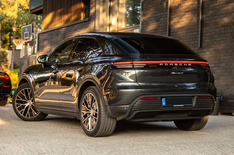 Porsche Macan 4 Electric / PASM / Pano / Matrix LED голяма снимка 1954 - CrediRent Porsche Macan 4 Electric / PASM / Pano / Matrix LED голяма снимка 1954