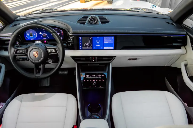 Porsche Macan 4 Electric / PASM / Pano / Matrix LED голяма снимка 1962 - CrediRent Porsche Macan 4 Electric / PASM / Pano / Matrix LED голяма снимка 1962