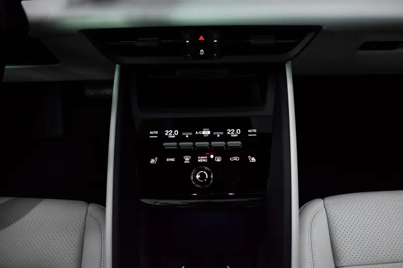 Porsche Macan 4 Electric / PASM / Pano / Matrix LED голяма снимка 1964 - CrediRent Porsche Macan 4 Electric / PASM / Pano / Matrix LED голяма снимка 1964