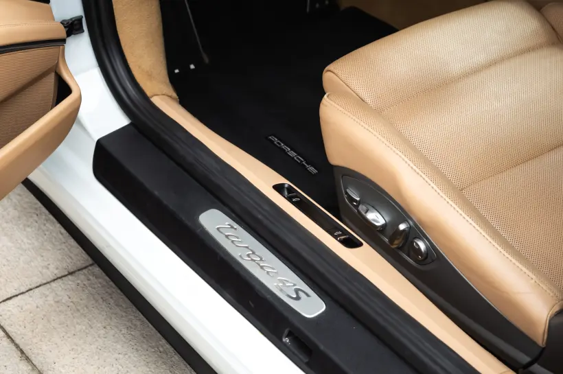 Porsche 911 991 Targa 4S голяма снимка 2204 - CrediRent Porsche 911 991 Targa 4S голяма снимка 2204