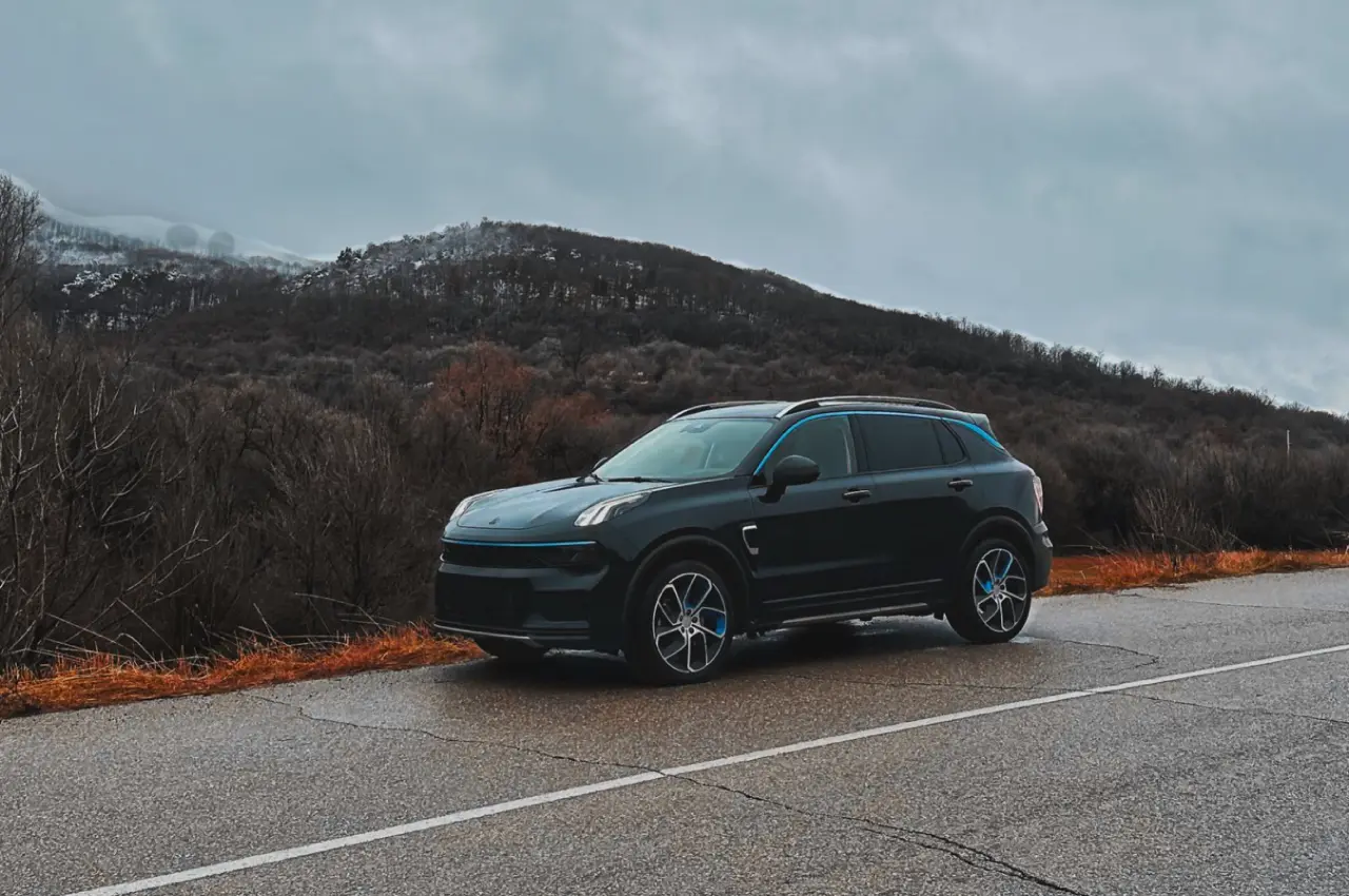 SUV или седан – кое е по-добро за дълги пътувания с кола под наем