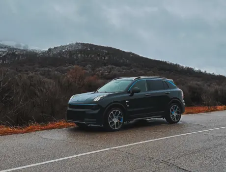 SUV или седан – кое е по-добро за дълги пътувания с кола под наем